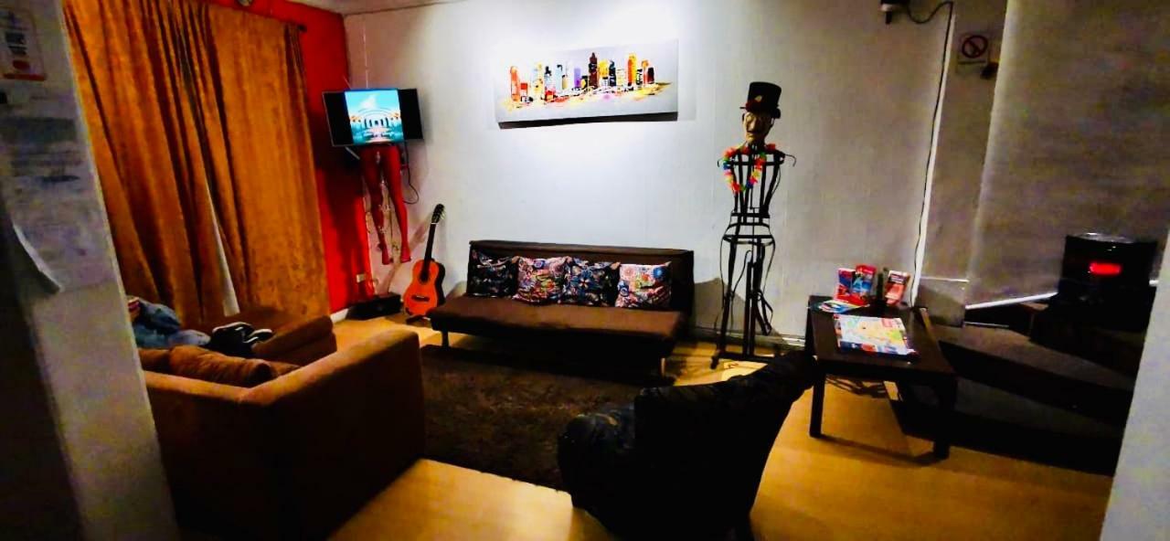 Urbano Hostel Сантяго Екстериор снимка